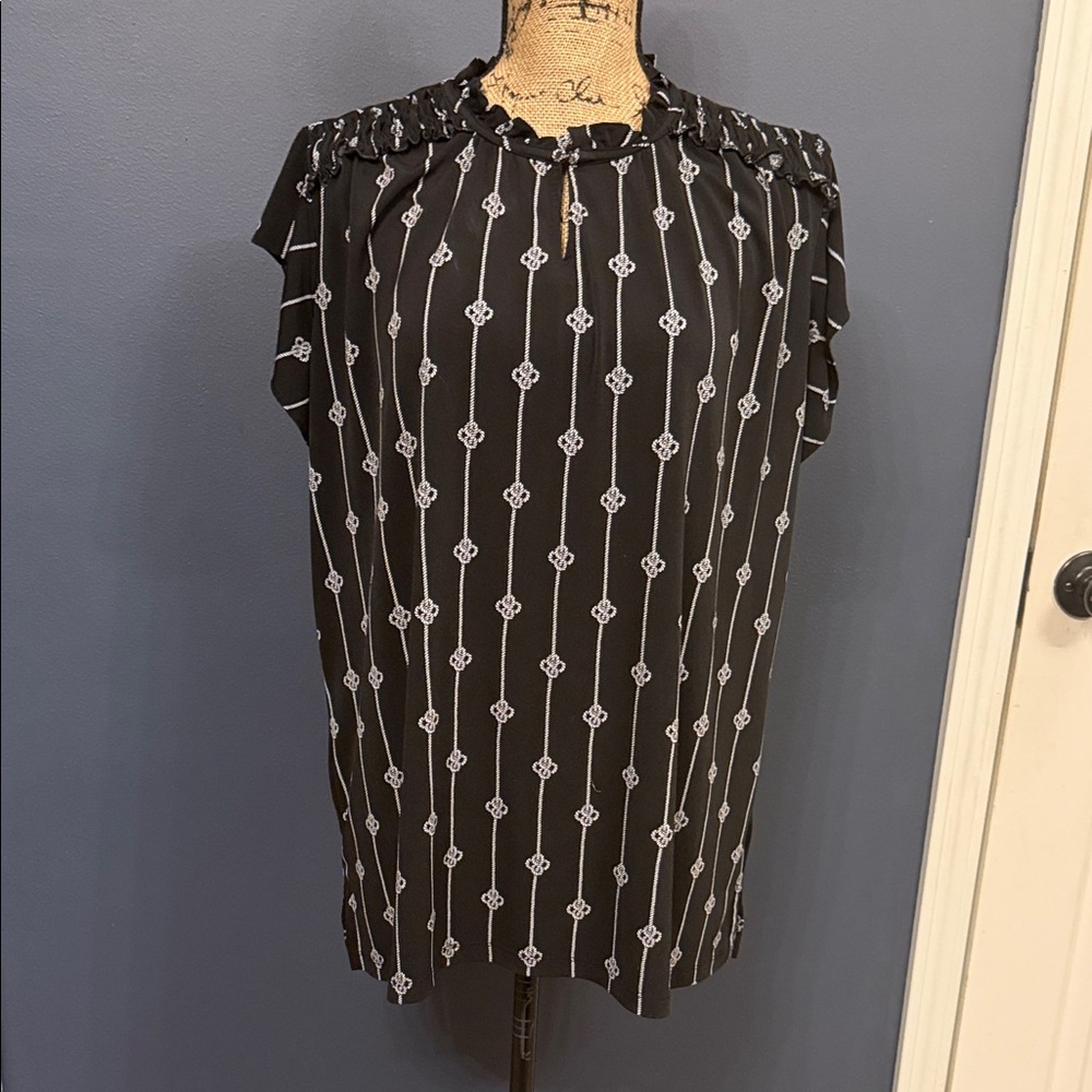 Liz Claiborne Black and White Robe/Knot Patterned Women's Top Size XL
